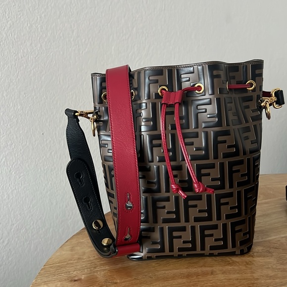 FENDI Mon Tresor Small Bucket Bag Embossed - Picture 3 of 11